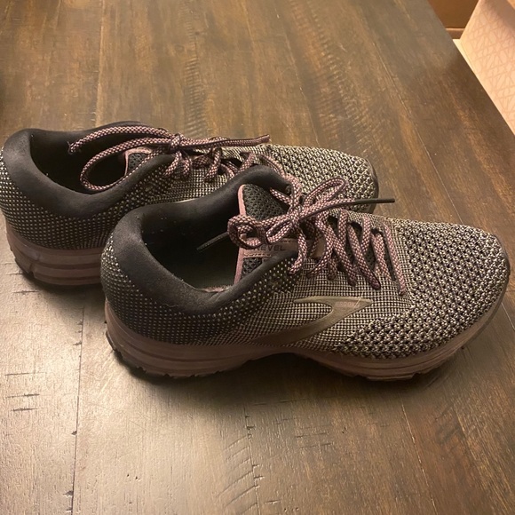 Brooks Shoes - Brooks Revel 2
